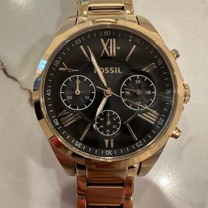 Women’s Fossil Watch (Brand New without Box, Extra Links Available)